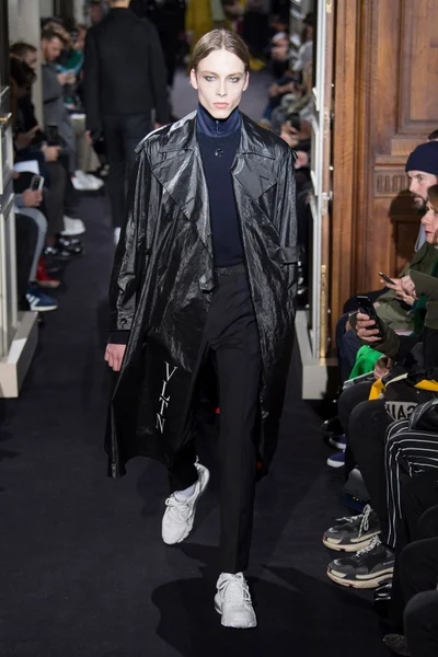 Look 32